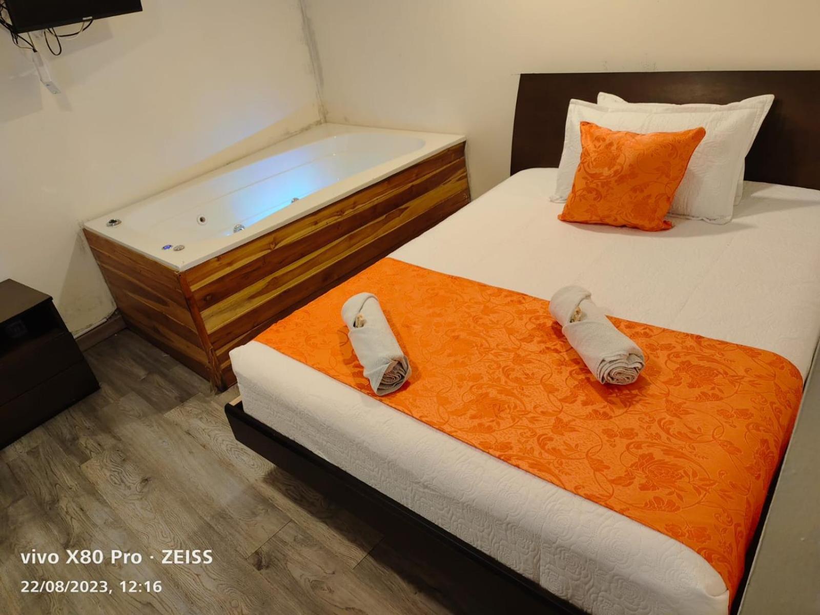 Hotel Kristal Ferial Bogotá Eksteriør billede